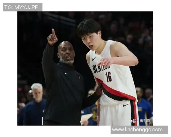 开拓者主帅:杨瀚森有潜力成为球队进攻中心,但防卫和护筐才能仍需提高 开拓者主帅:杨瀚森有潜力成为球队进攻中心,但防卫和护筐才能仍需提高